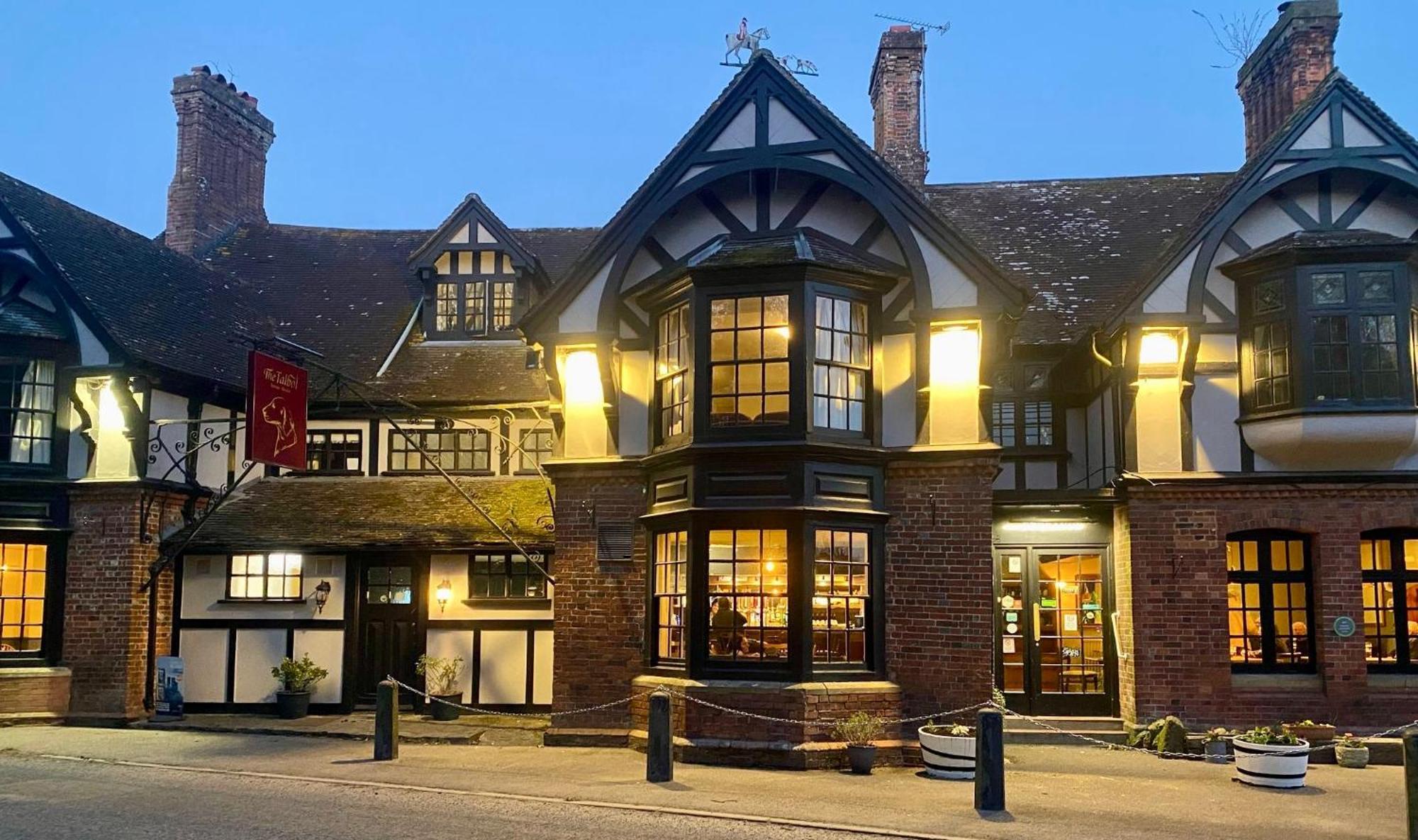 The Talbot And Apartment Iwerne Minster Eksteriør bilde